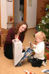 Sigga and Daniel opening presents
