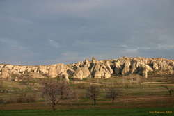 Late afternoon light between Çavuşin and Göreme