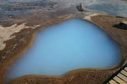This pool looks nowhere near as blue in winter