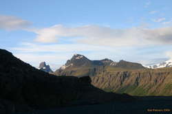 Skarðatindur? Mountains on the east side of Morsárdalur