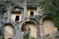 Jesse, Nerida and Matt loitering in the Necropolis
