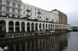 A nice promenade by the lake