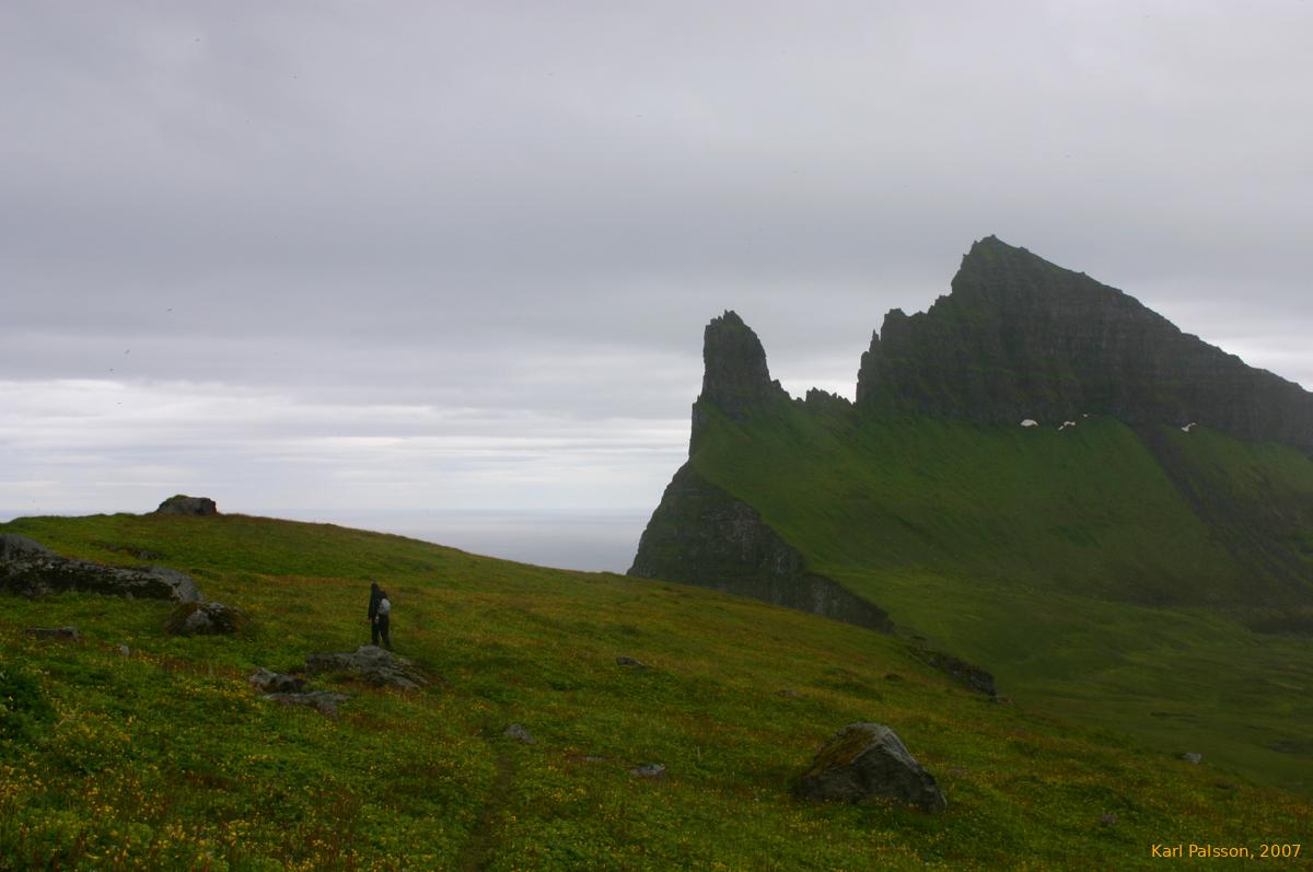 Wolfgang walking towards Jörundur and Kálfatindar
