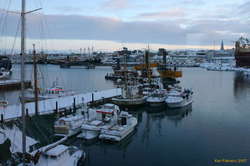 Out into the harbour from the maritime museum