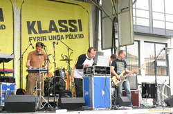 Beikon, drum and bass and knob twiddling