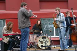 Tépokinn play lovely jazzy jams