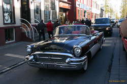 Stylin old men, in a stylin old car