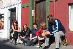 Bella, ? Caroline, Sölvi, Þrán soaking up the sun at their place