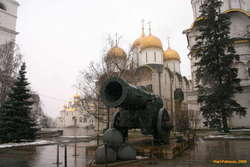 Big things, and big shiny things, inside the Kremlin