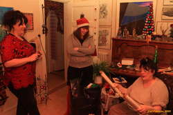 Begga, Kata and Bára, reading her present