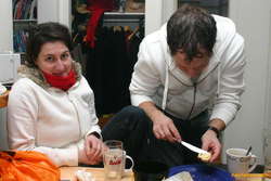 Jessica and Guido eating scones