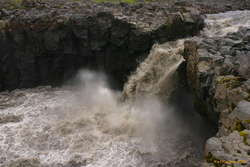 Thundering into the abyss. Innri-Emstruá