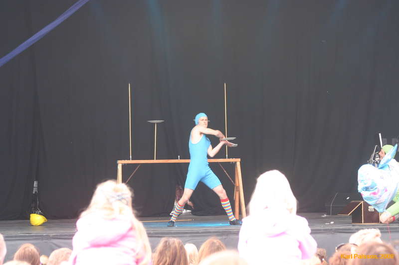 Breaking plates mid catch