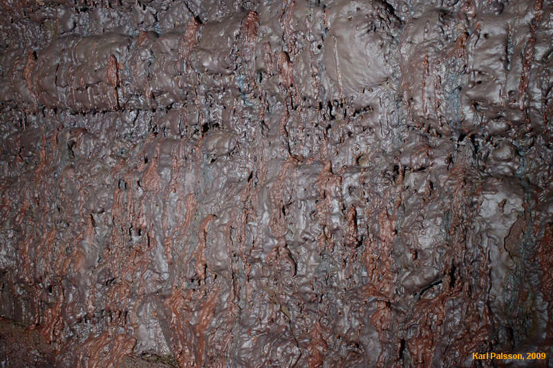 Red and grey dribbles