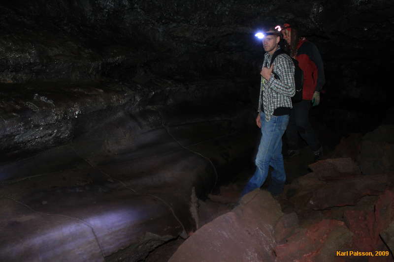 Bjöggi and Steph admiring the smooth walls in Litli Björn