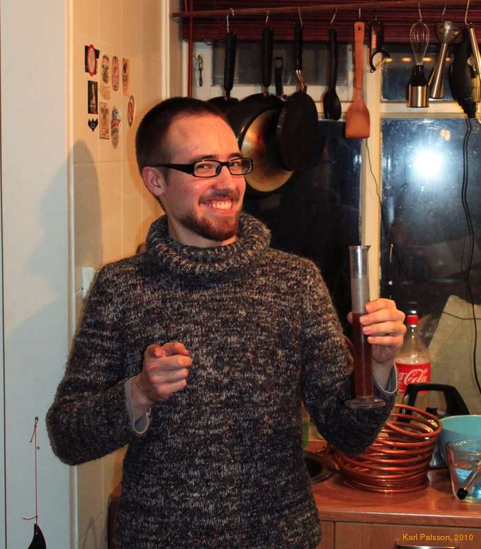 Kári sampling some wort