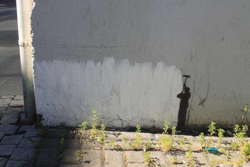 Subtle graffiti off Laugarvegur