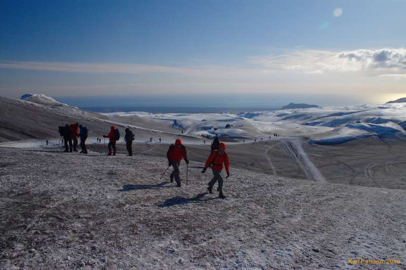 Traffic heading back down to Skógar