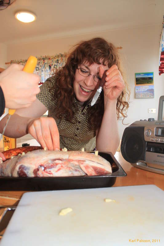 Kata and Kolly at work in the kitchen