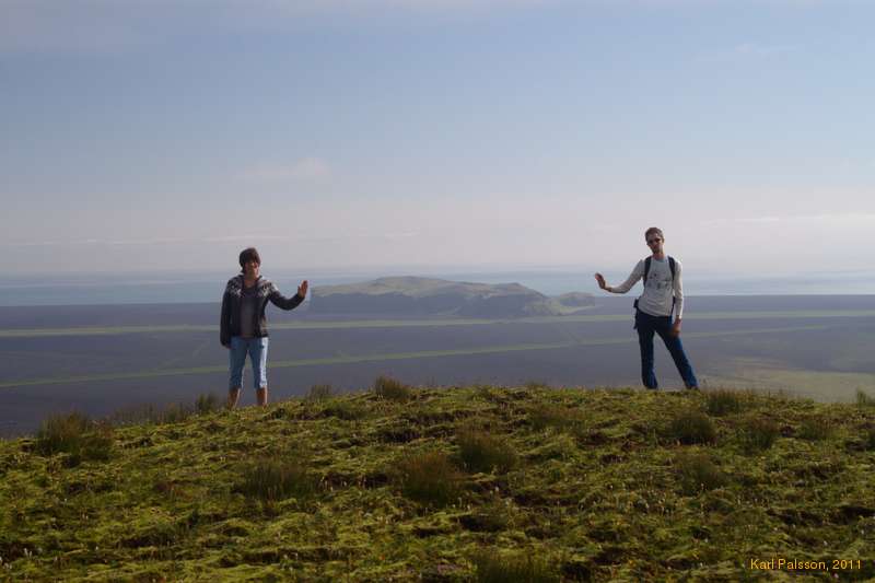 Abi and Davis, high fiving Hjöleifshöfði