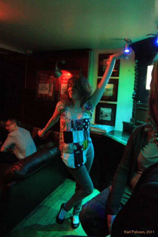 Tóta struts her stuff