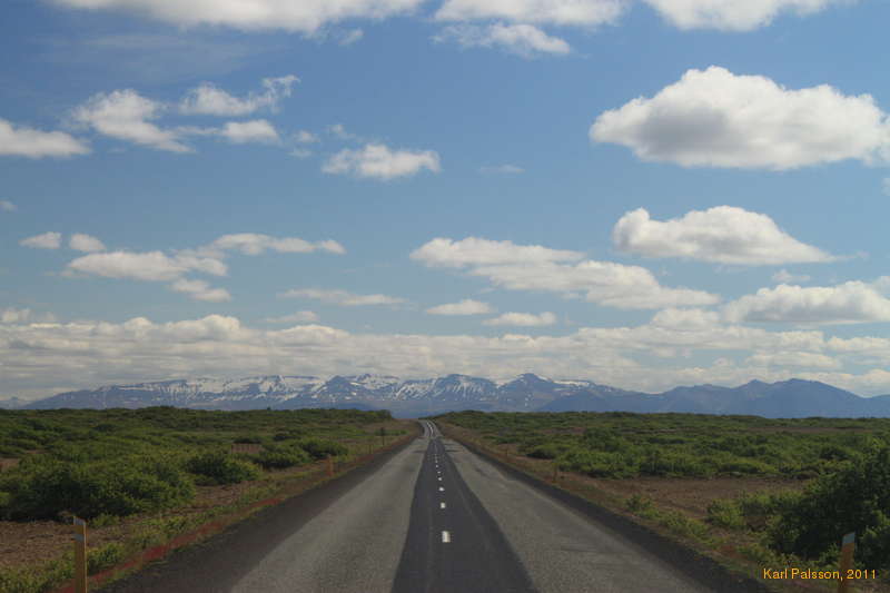 Late snow along skarðsheiði