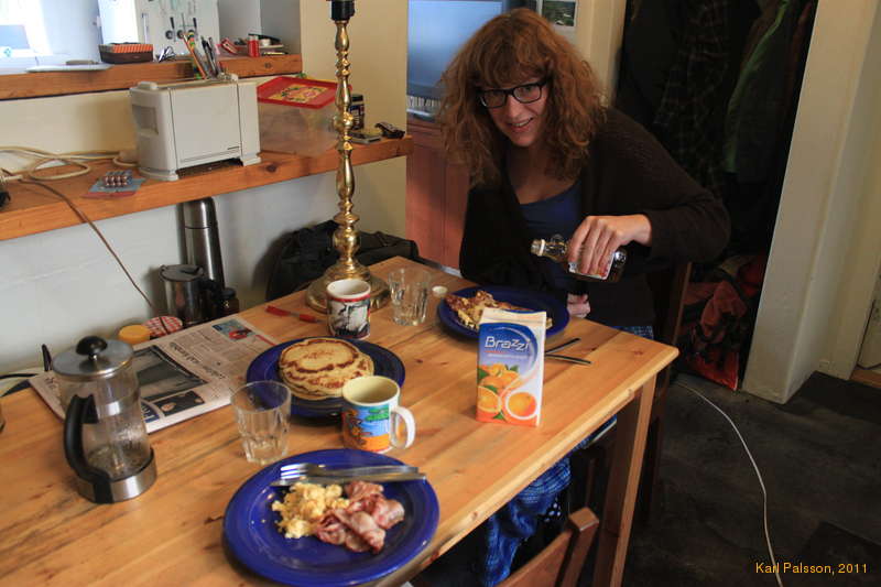 Pancakes, bacon and eggs