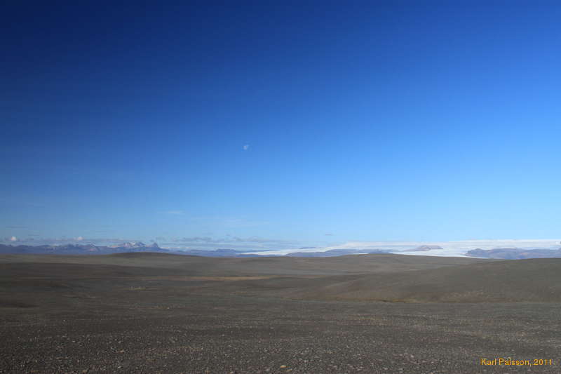 The moon over Sprengisandur, towards Kerlingarfjall and Hofsjökull