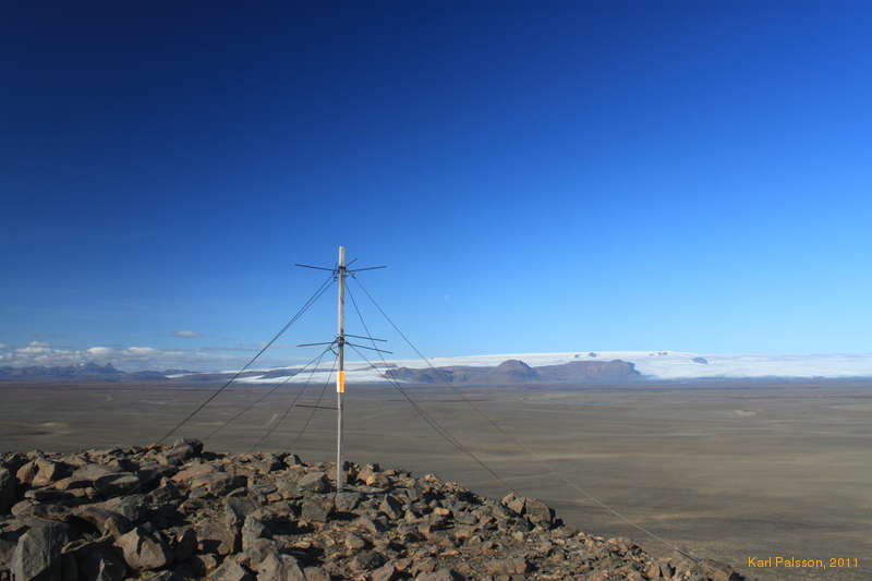Odd mast on Kistualda, looking towards Hofsjökull