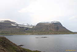 Mountains on Strandvegur are not quite the same