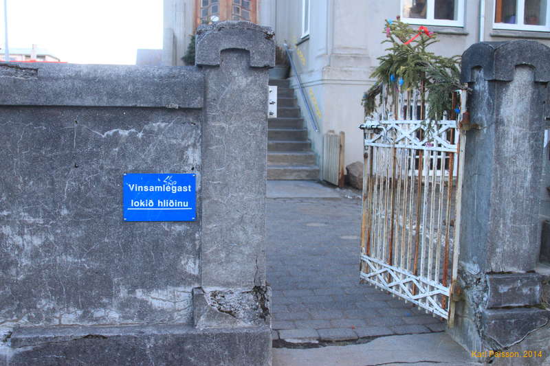 Please close the gate