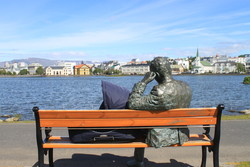 Listening to Tómas Guðmundsson