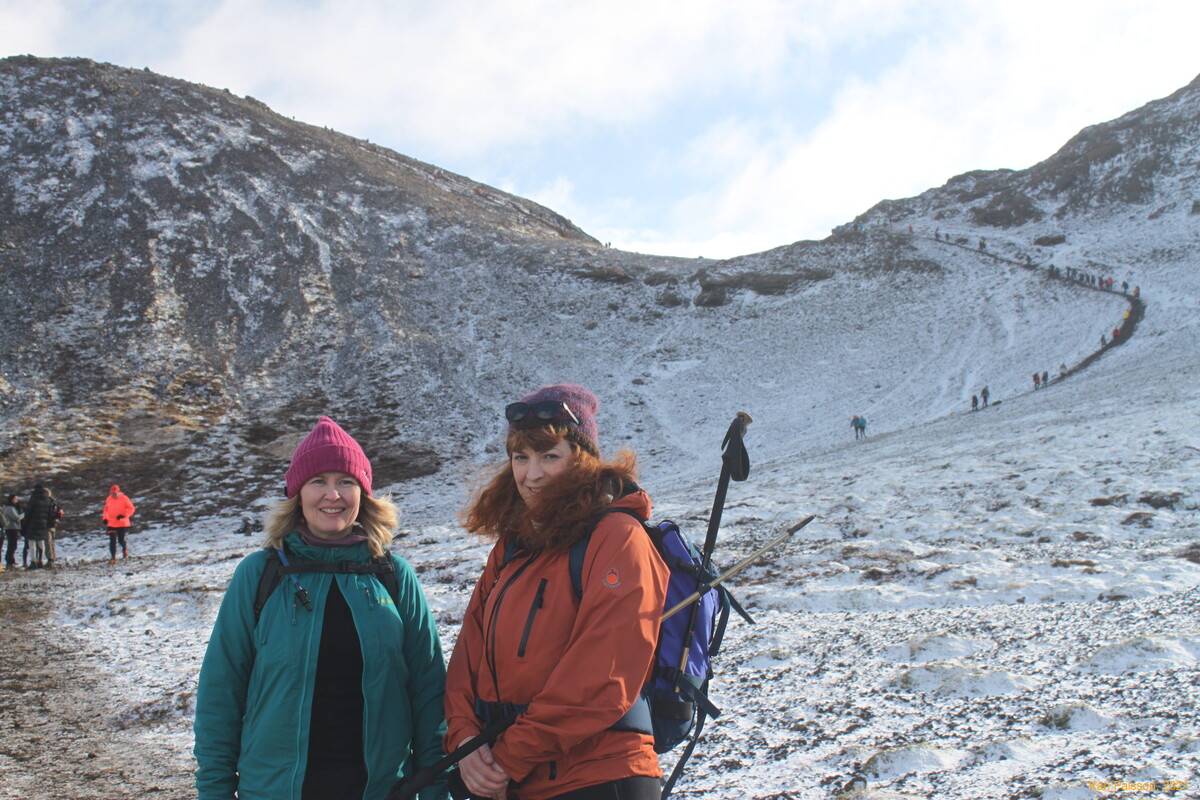 Kata and Ásta before the first hill